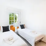 Nidio - Great Location *